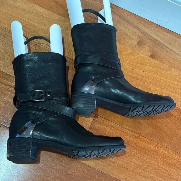 Stuart Weitzman soft Leather Round Toe Buckle Moto Boots Women's size 7.5 - Picture 5 of 13